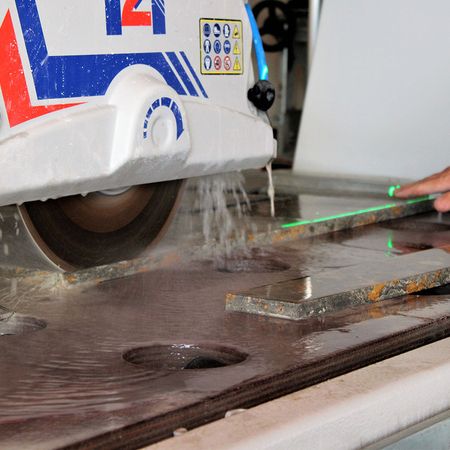 Bearbeitung einer Fliese