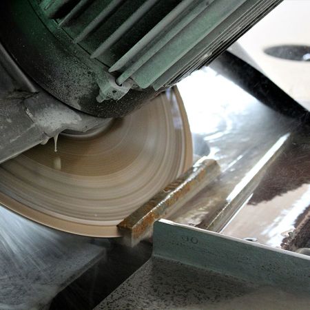 Bearbeitung einer Fliese